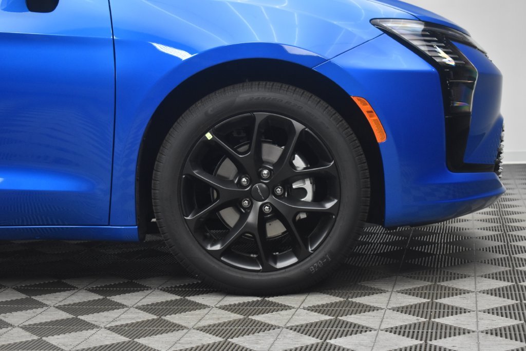 New 2027 Hydro Blue Pearl-Coat Paint Chrysler Select image 6