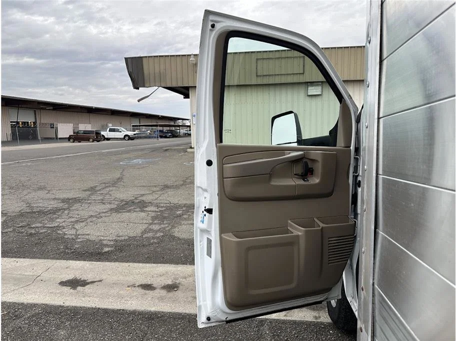 Used 2015 Summit White Chevrolet Cutaway Van 2D image 14