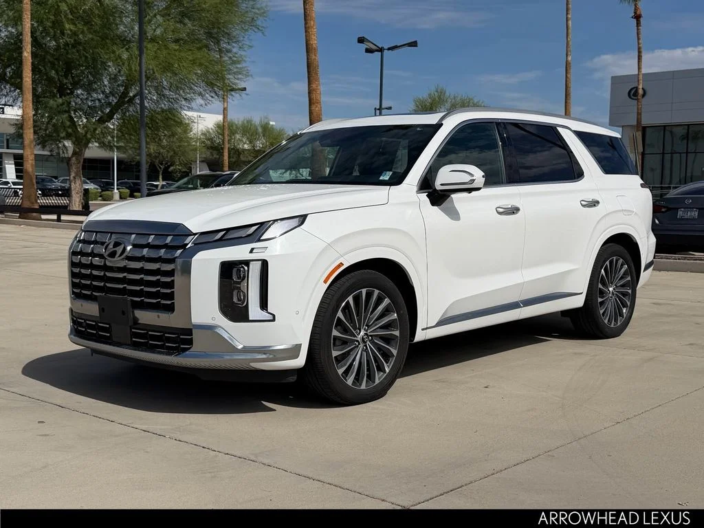 Used 2023 White Hyundai Calligraphy image 2