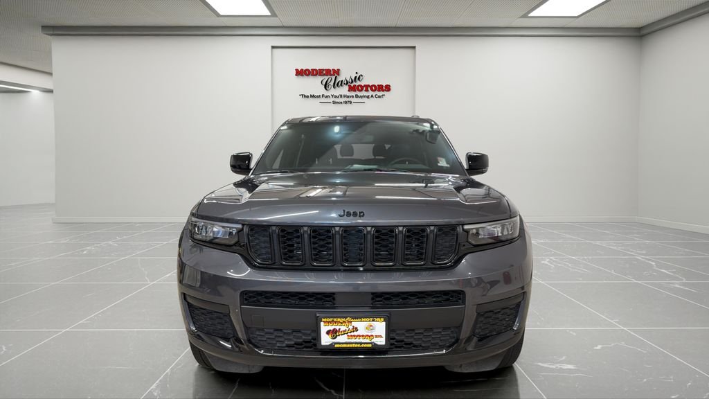 Used 2023 Gray Jeep Altitude image 2