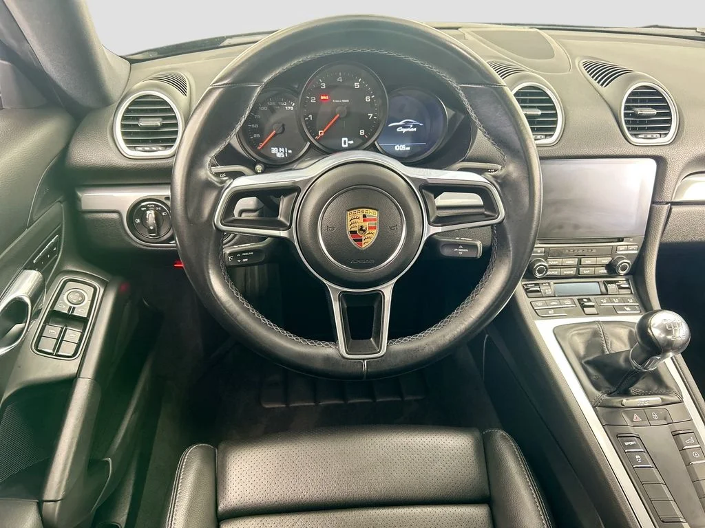 Used 2017 Black Porsche  image 10