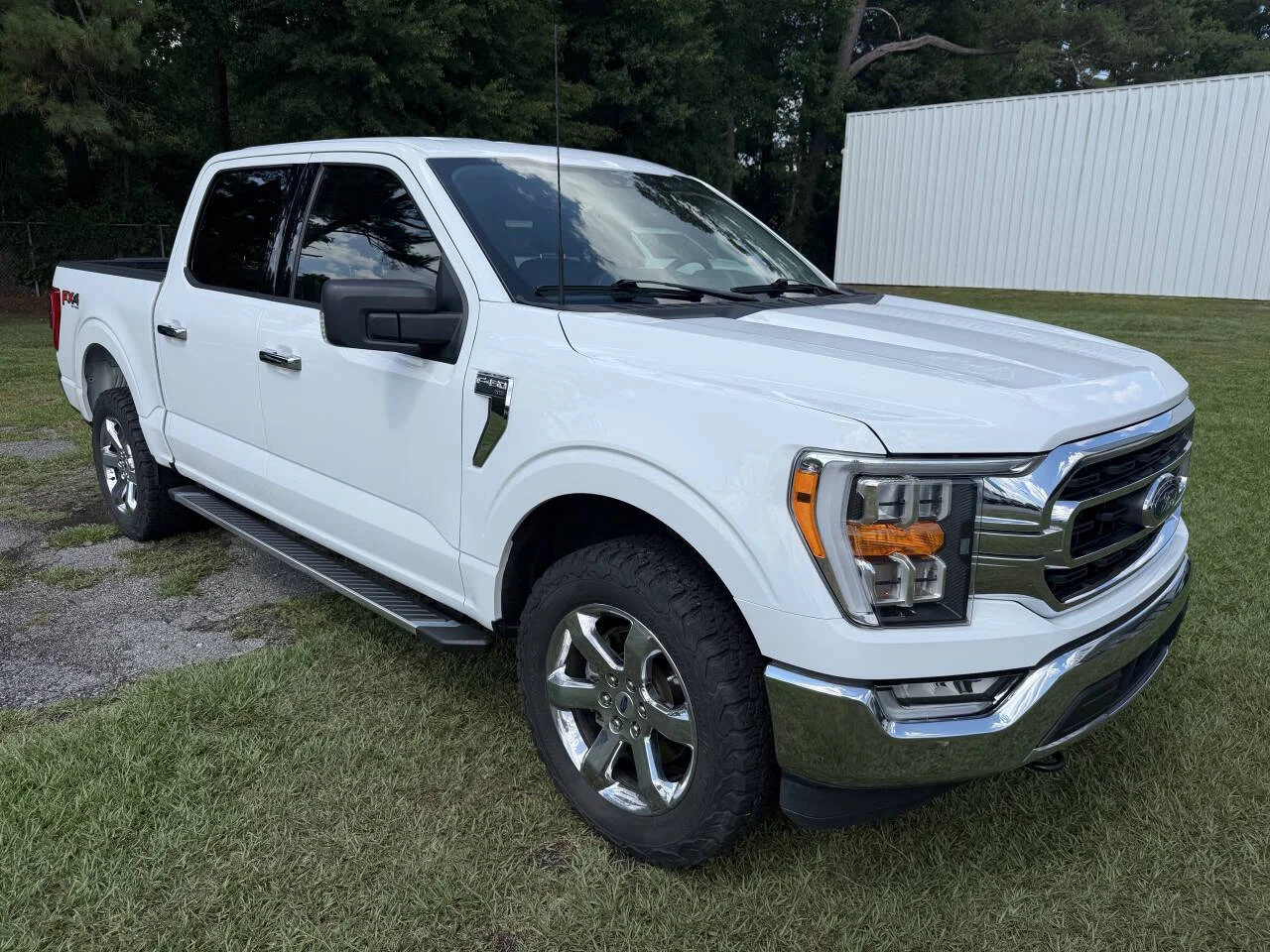 Used 2023 White Ford XLT 4x4 4dr SuperCrew 5.5 ft. SB image 20