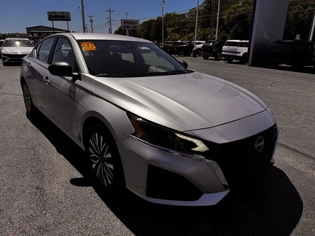 Used 2025 Silver Nissan SV image 4