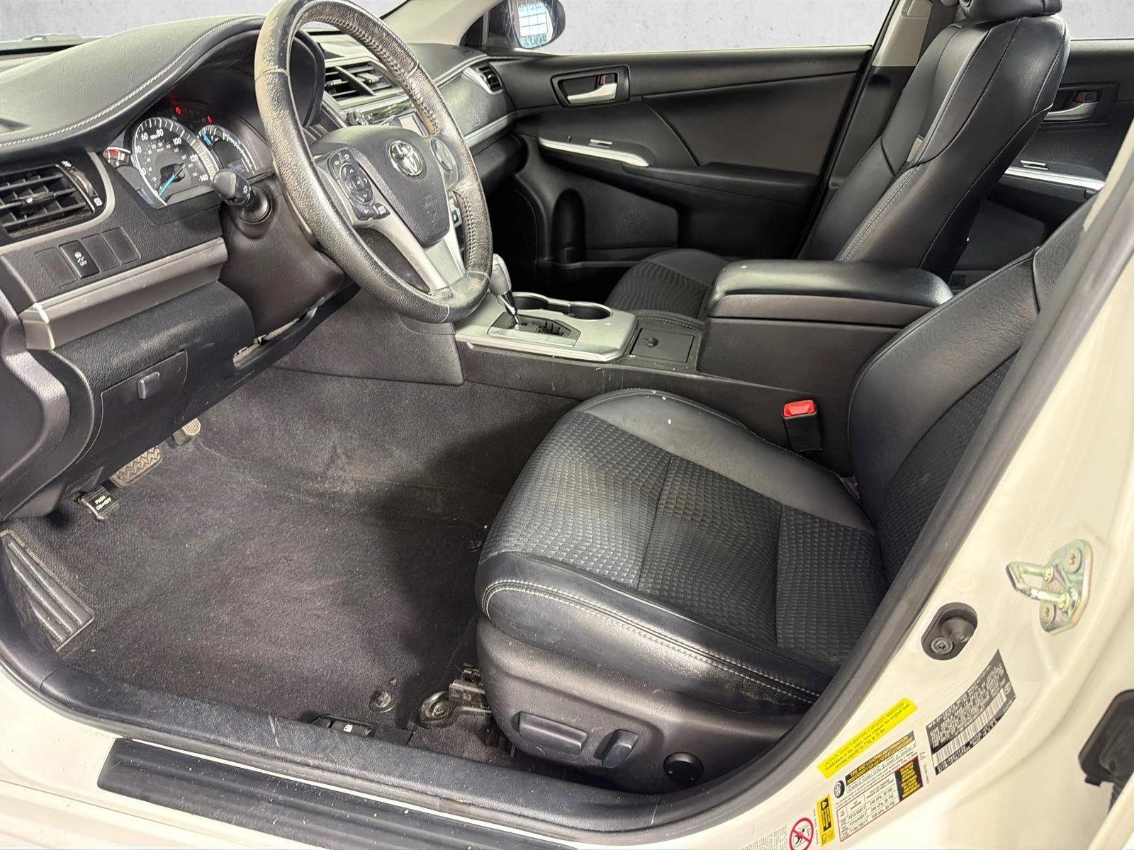 Used 2014 Super White Toyota SE image 9