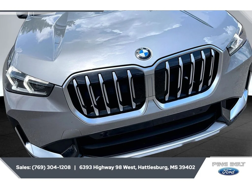 Used 2025 Space Silver Metallic BMW xDrive28i image 25