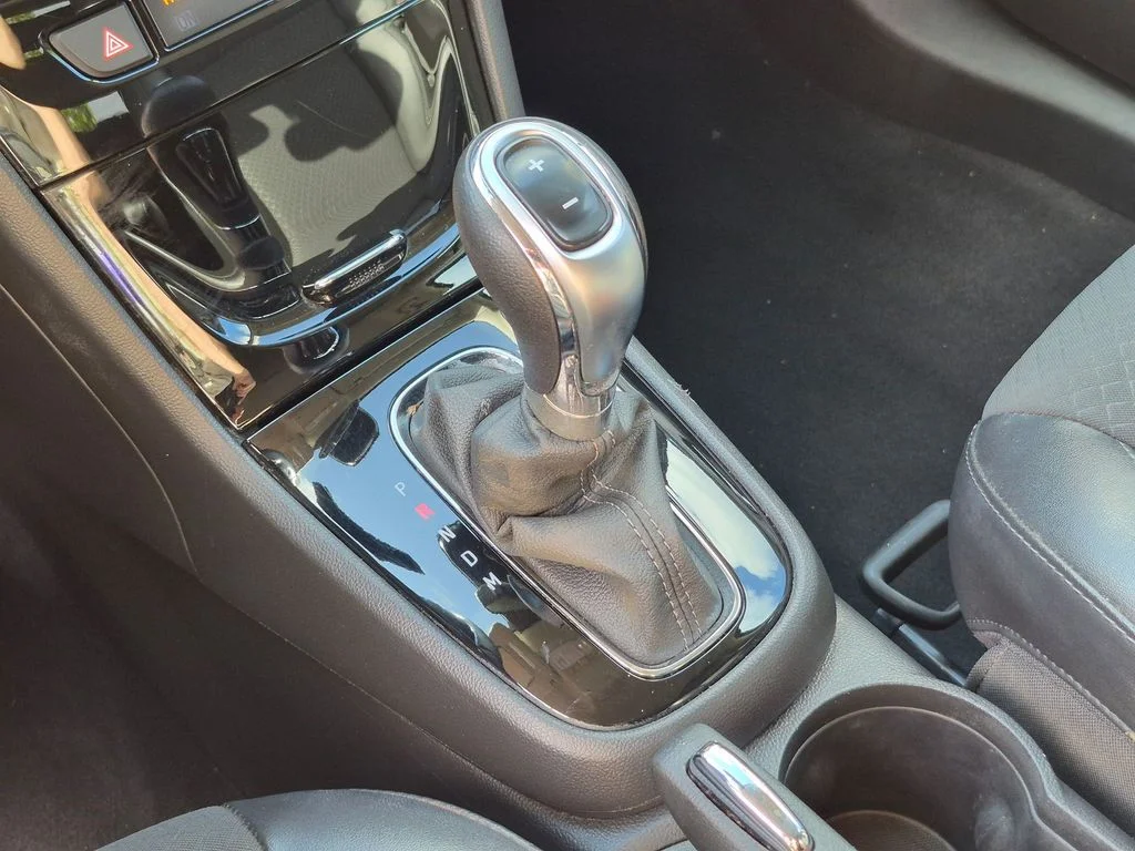Used 2022 Black Buick Preferred image 21