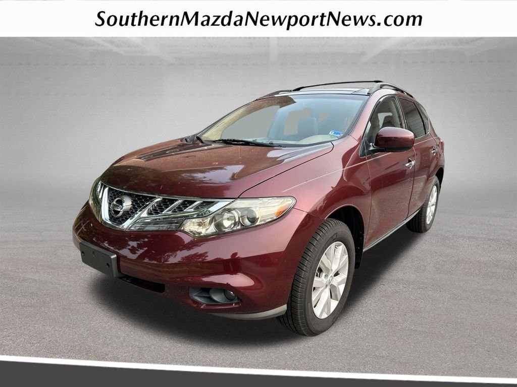 Used 2011 Red Nissan SL image 1