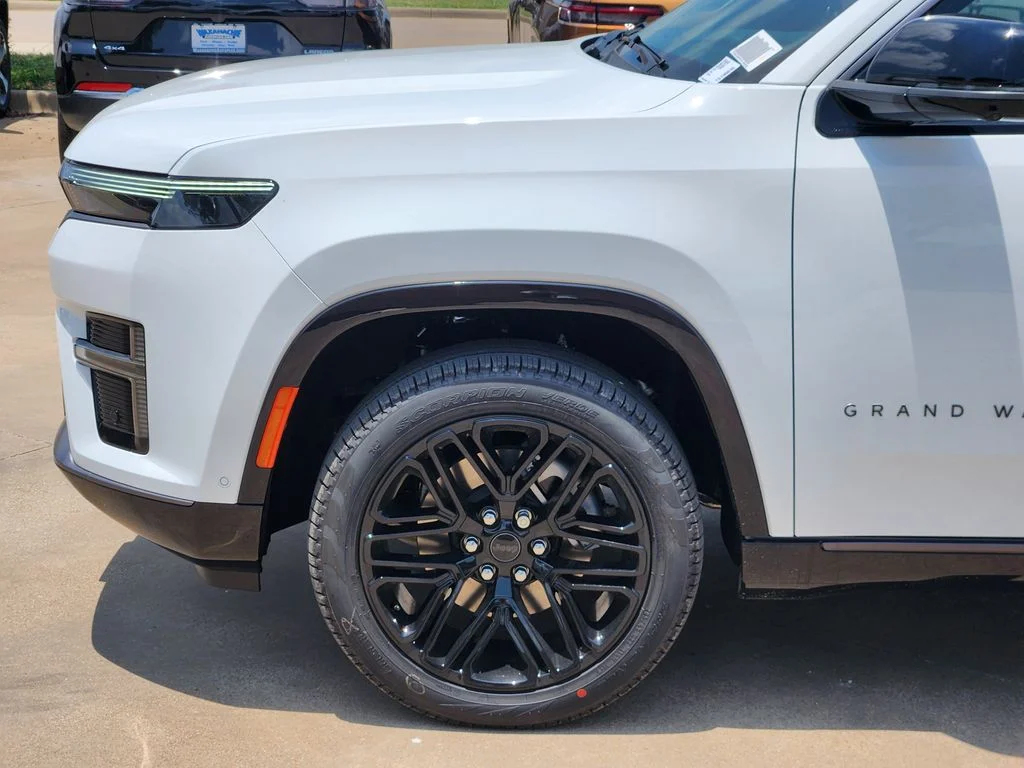 New 2026 Bright White Clear-Coat Exterior Paint Jeep Limited Reserve image 6