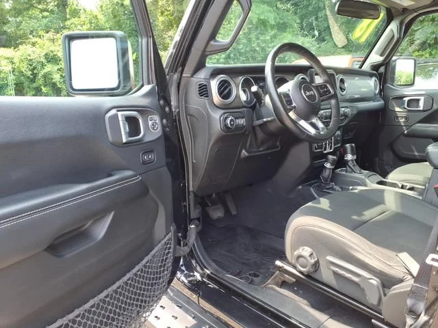 Used 2018 Black Jeep Sahara 4x4 image 15