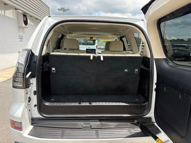 Used 2023 White Lexus 460 image 38
