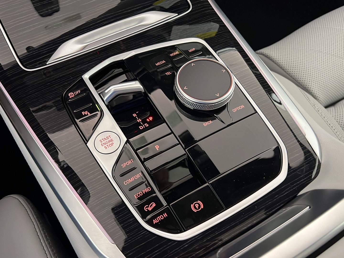 New 2026 Carbon Black Metallic BMW xDrive40i image 25