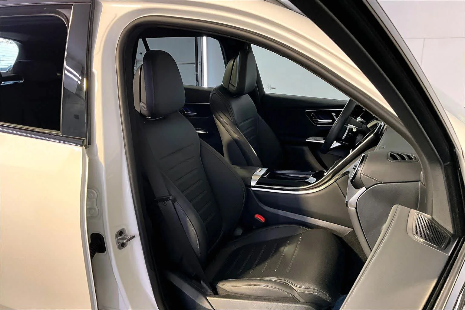 Certified Used 2025 Polar White Mercedes-Benz GLC 300 image 8
