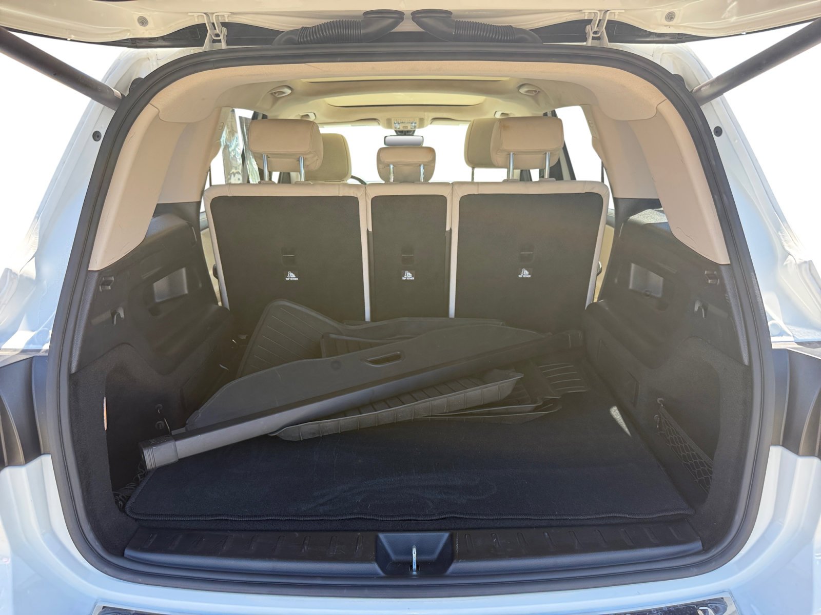 Used 2020 Polar White Mercedes-Benz GLB 250 image 17
