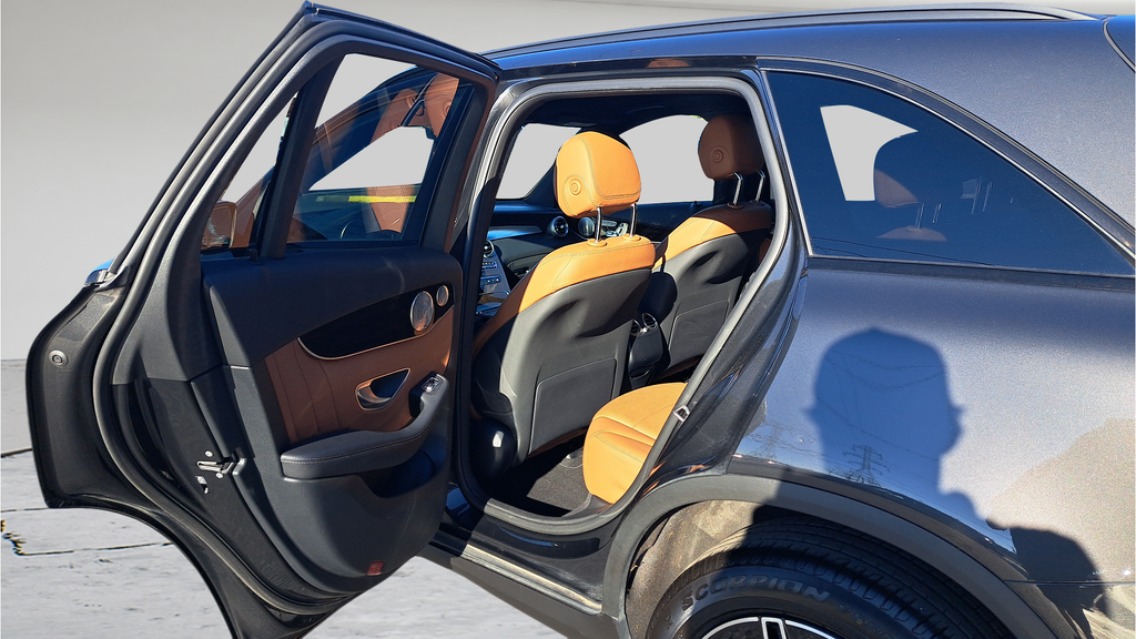Used 2021  Mercedes-Benz GLC 300 image 10