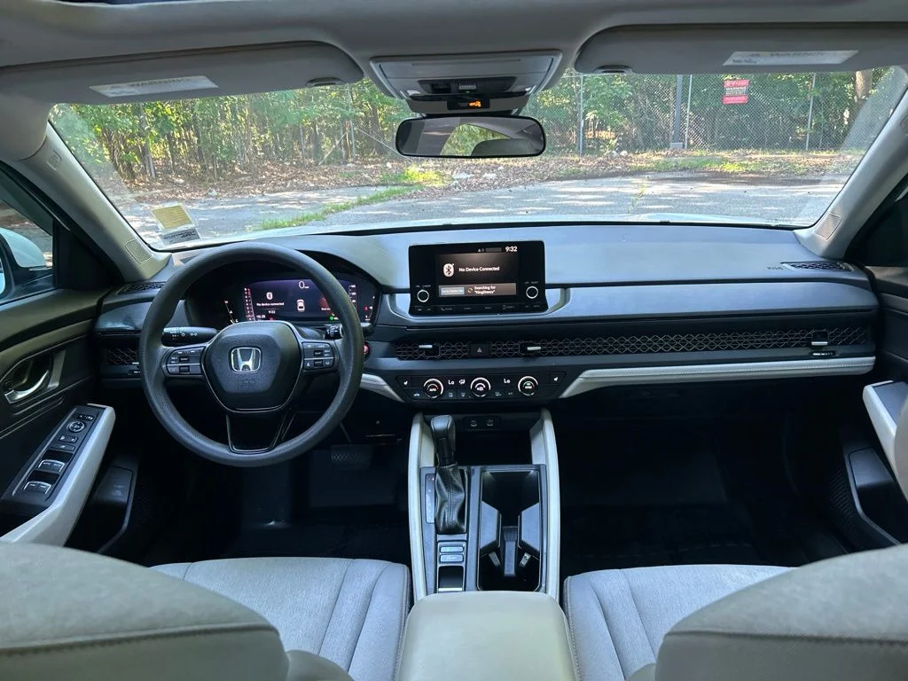 Used 2023 White Honda EX image 27