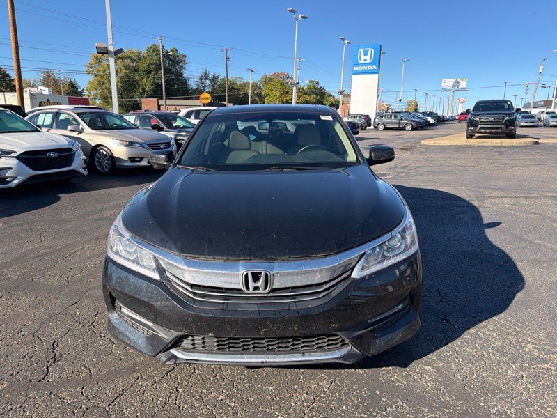 Used 2017  Honda EX-L image 2