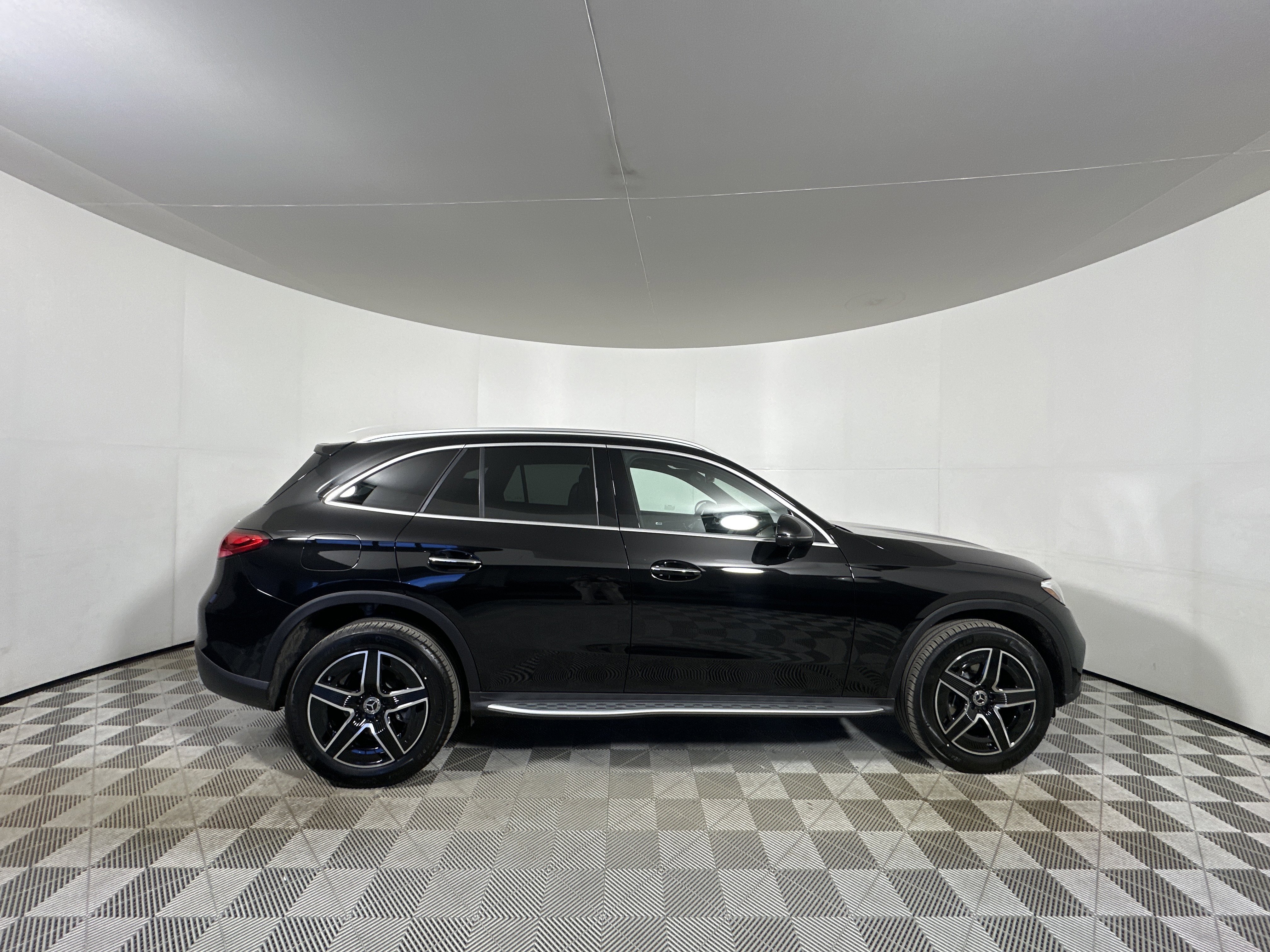 New 2026 Obsidian Black Metallic Mercedes-Benz GLC 300 image 8