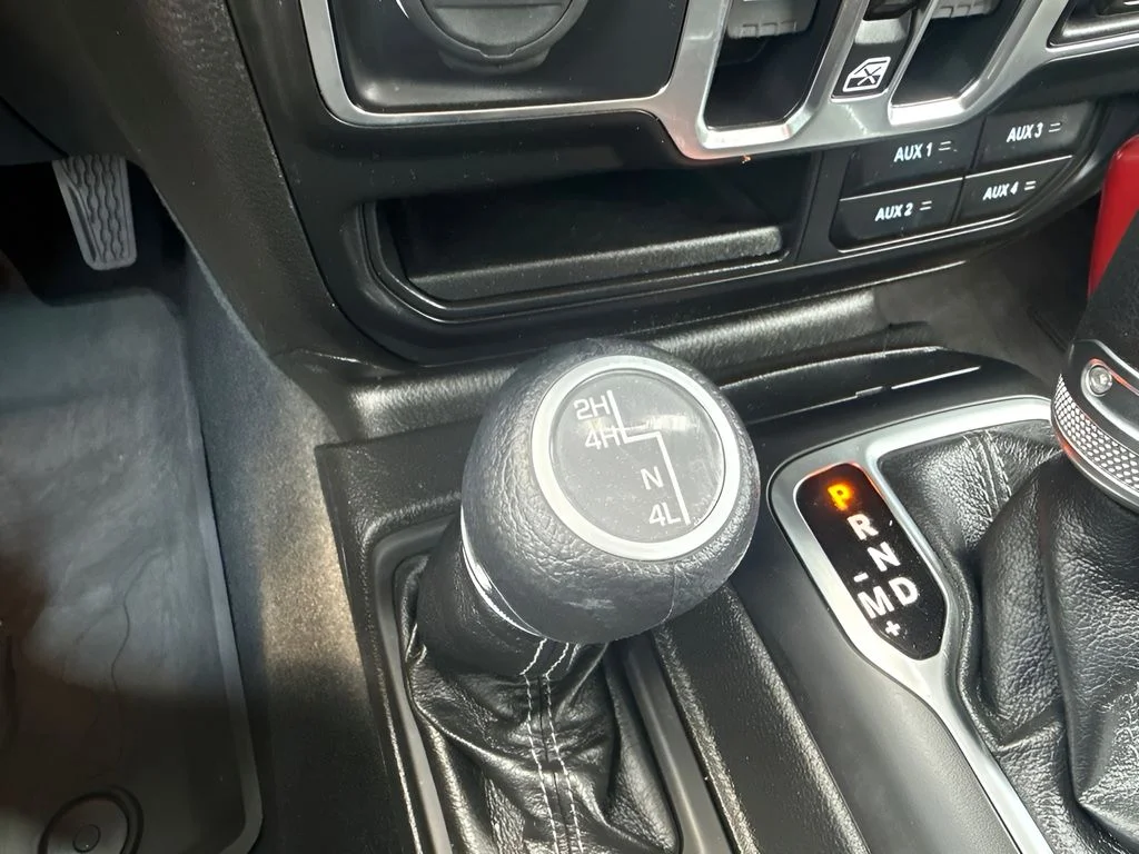 Used 2025 White Jeep Sport S image 19