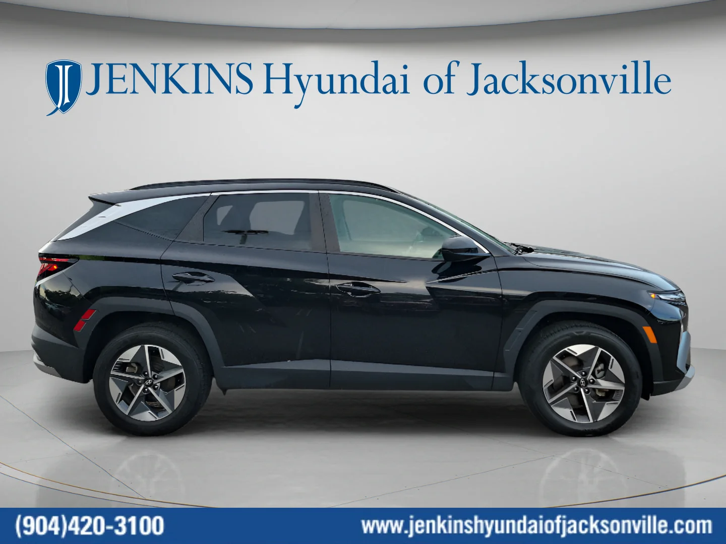Used 2025 Phantom Black Hyundai SEL image 2