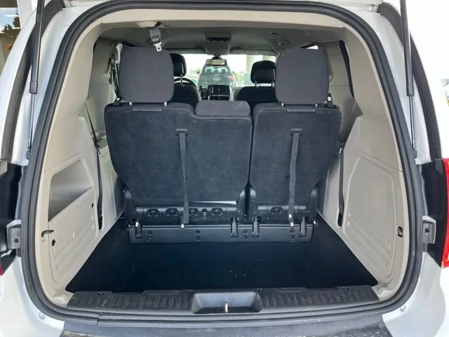 Used 2019 White Knuckle Clearcoat Dodge SE image 45
