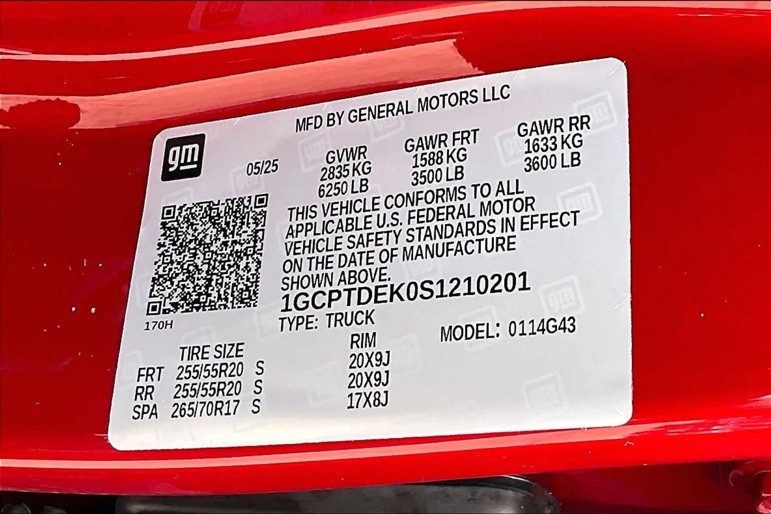 Used 2025 Radiant Red Tintcoat Chevrolet 4WD Z71 image 32