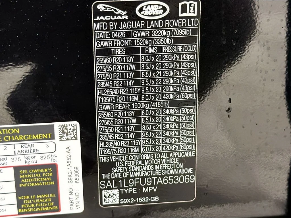 New 2026 Santorini Black Land Rover Dynamic SE image 34