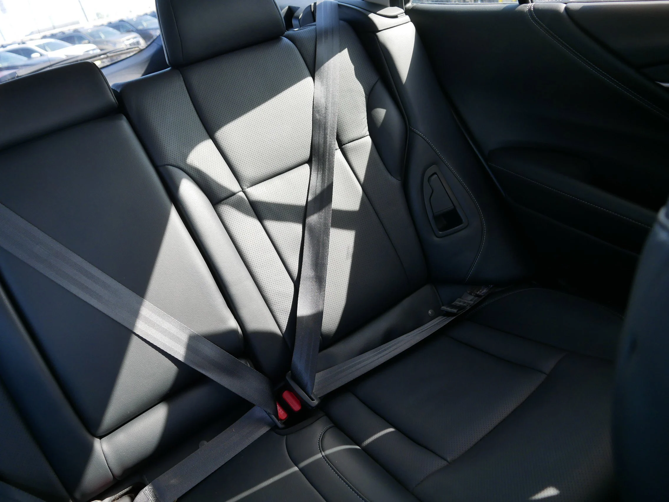 Used 2020 Crystal White Pearl Subaru Limited image 14