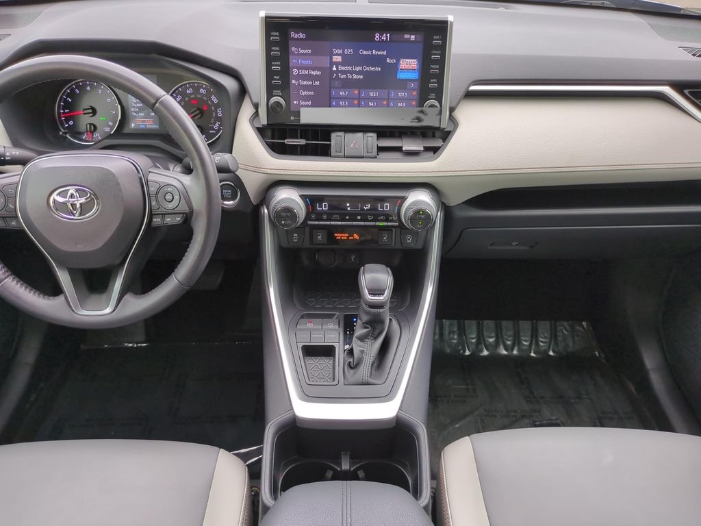 Used 2022  Toyota XLE Premium image 15
