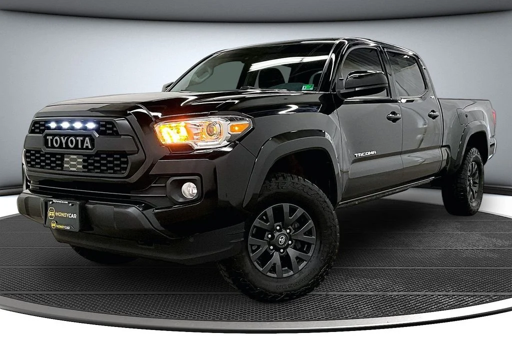 Used 2023 Black Toyota SR5 image 3