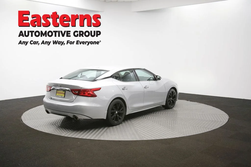 Used 2018 Silver Nissan 3.5 S image 40