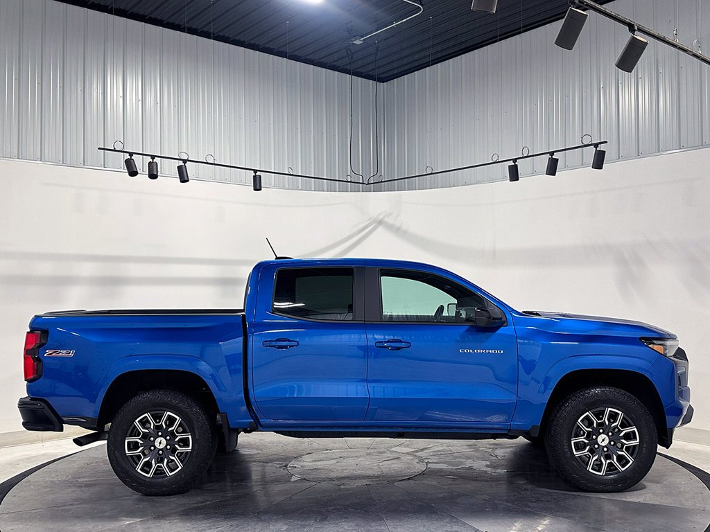 Used 2024 Blue Chevrolet Z71 image 10