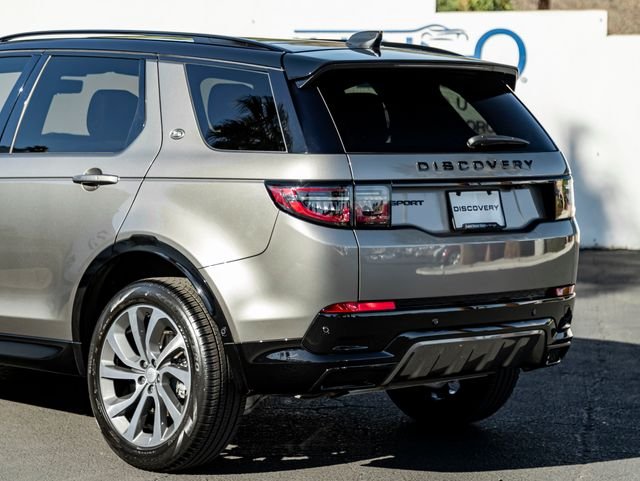 New 2024 Silicon Silver Land Rover SE image 10