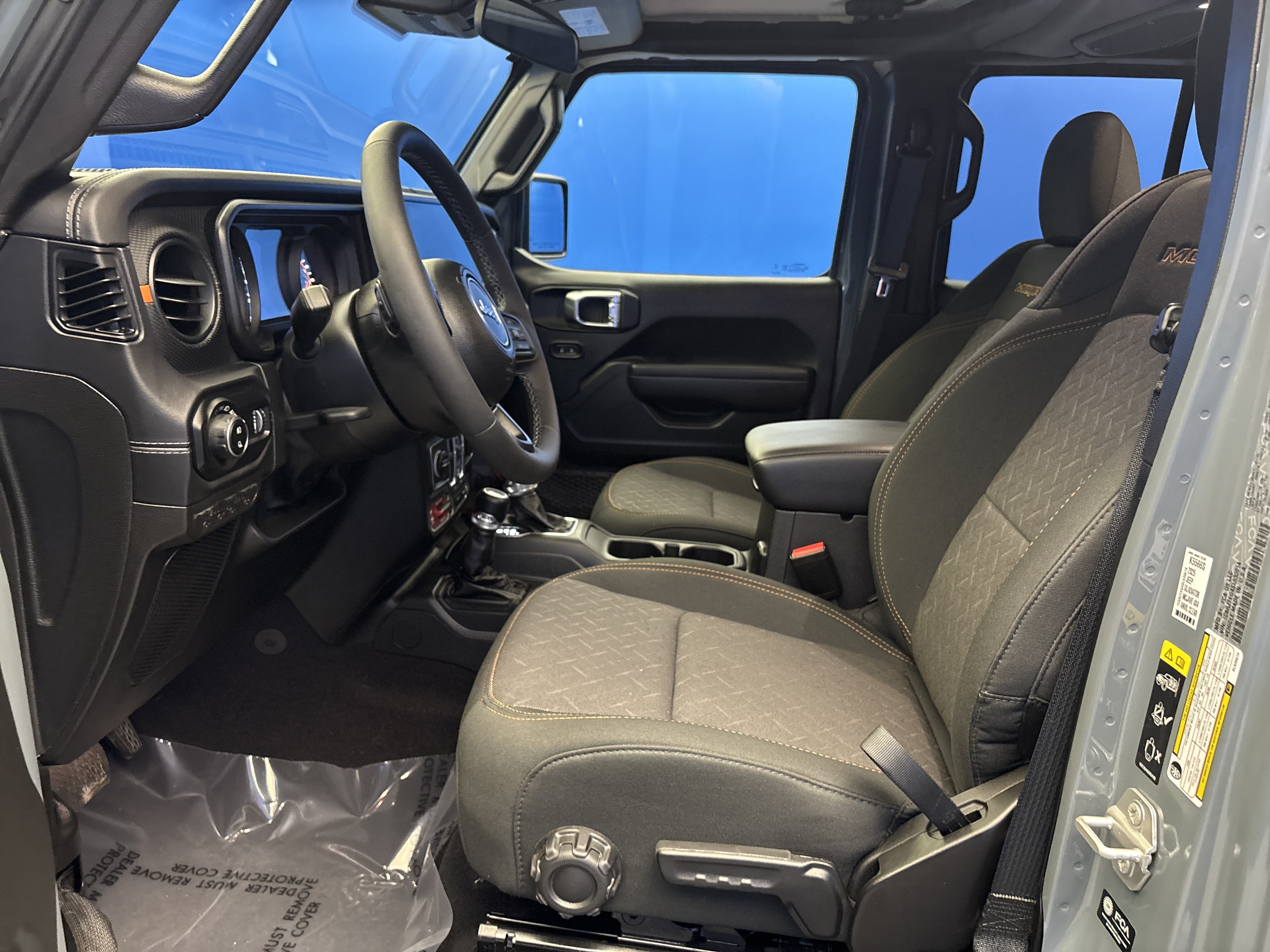 Used 2025 Anvil Clearcoat Jeep Mojave image 12