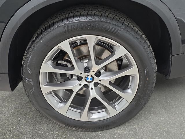 Certified Used 2026 Black Sapphire Metallic BMW xDrive40i image 28