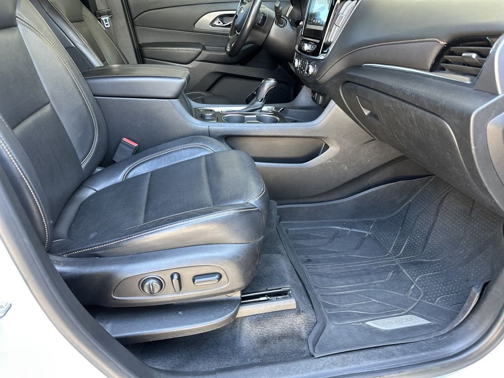 Used 2019 Beige Chevrolet Premier image 39