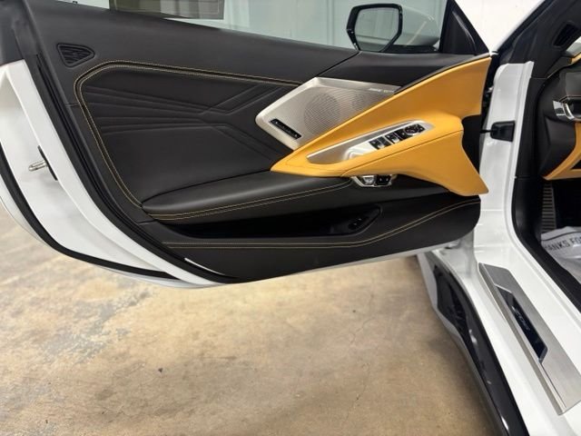 Used 2025 White Chevrolet Z06 image 15