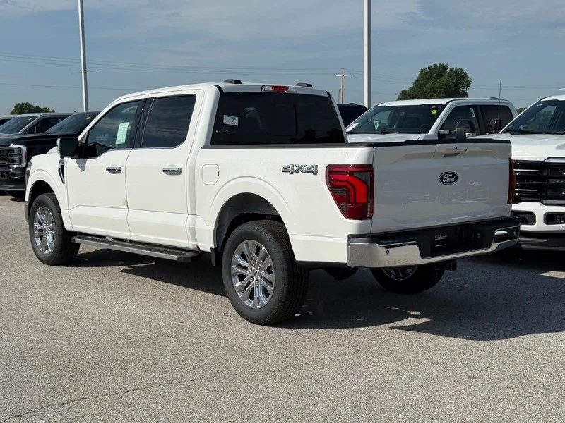 New 2026 Star White Metallic Tri-Coat Ford LARIAT 4WD SuperCrew 5.5
