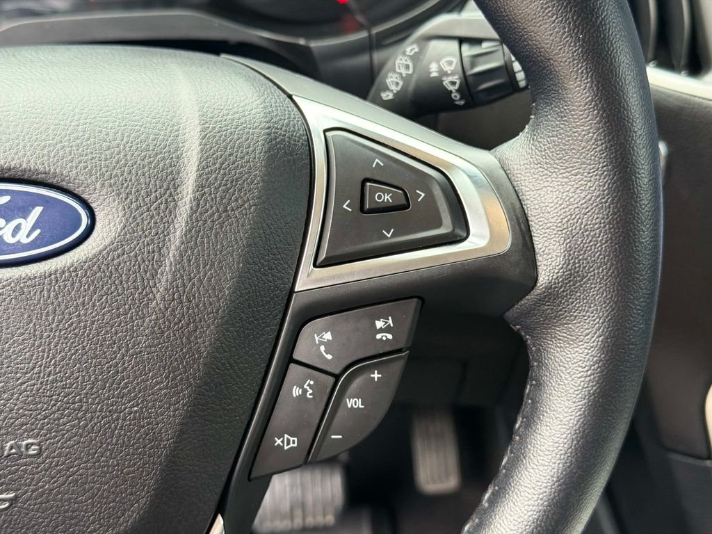 Used 2023 White Ford SEL image 29