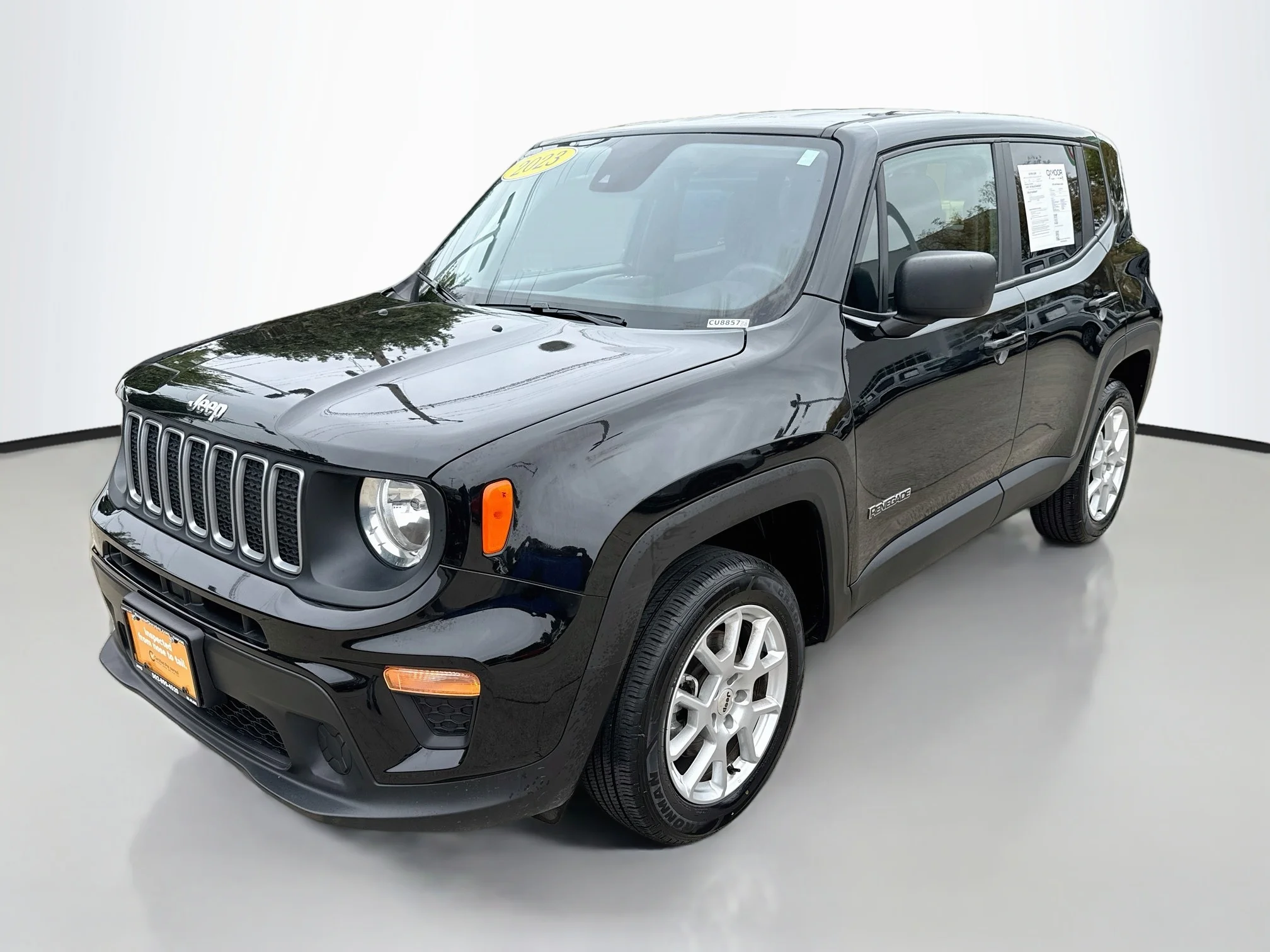 Used 2023 Black Clearcoat Jeep Latitude image 4