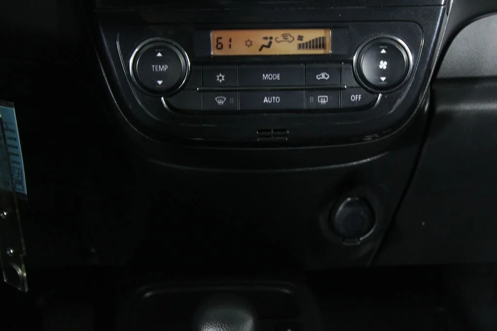 Used 2024  Mitsubishi ES image 21