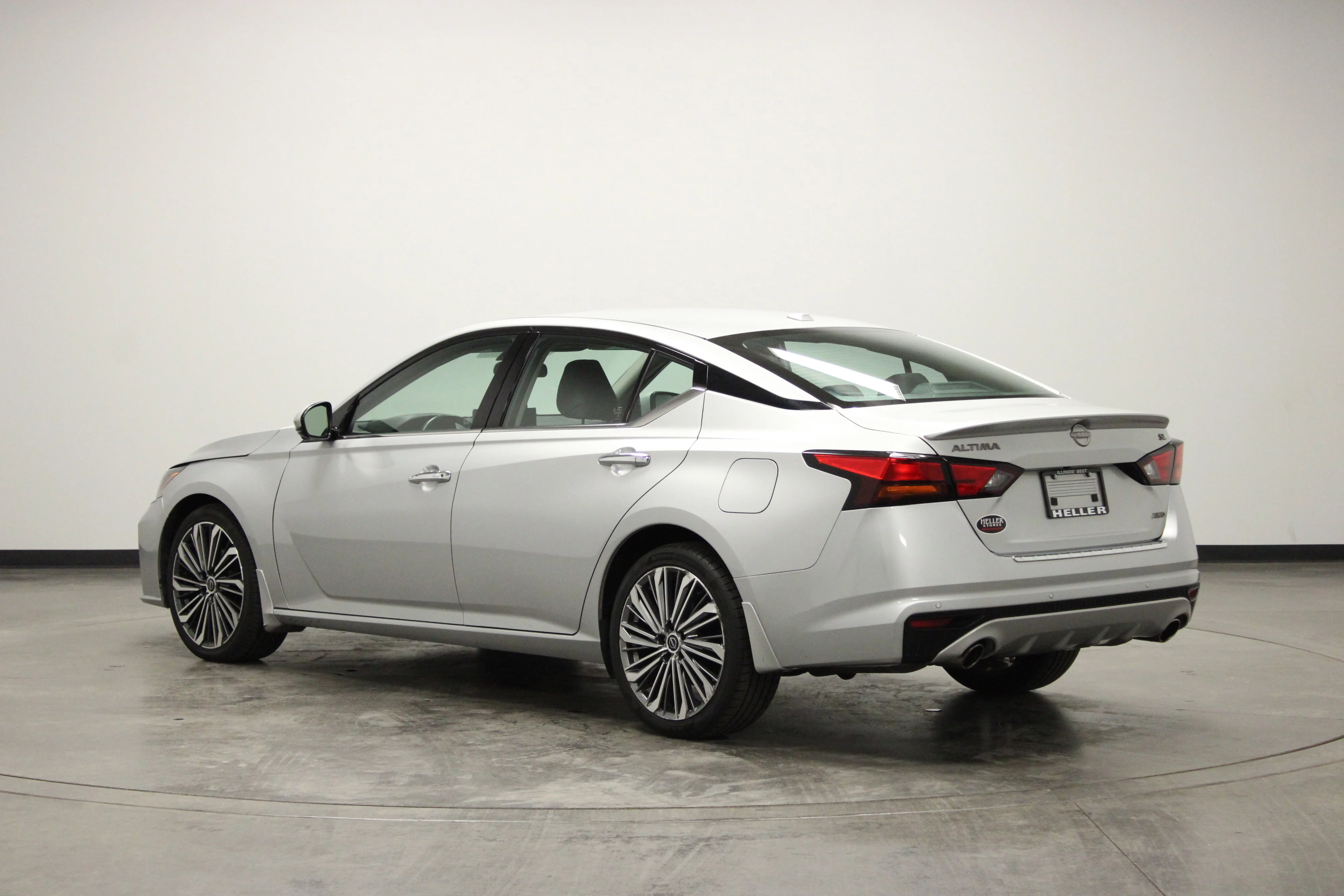 Used 2023 Brilliant Silver Metallic Nissan 2.5 SL image 6