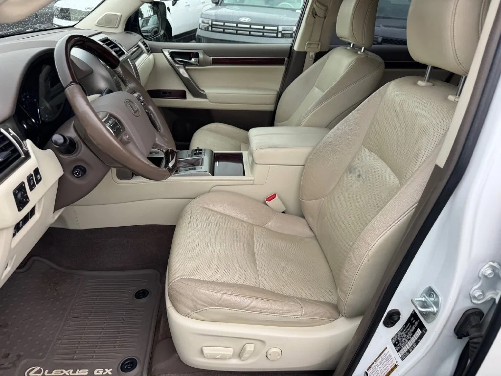 Used 2019 White Lexus 460 image 5