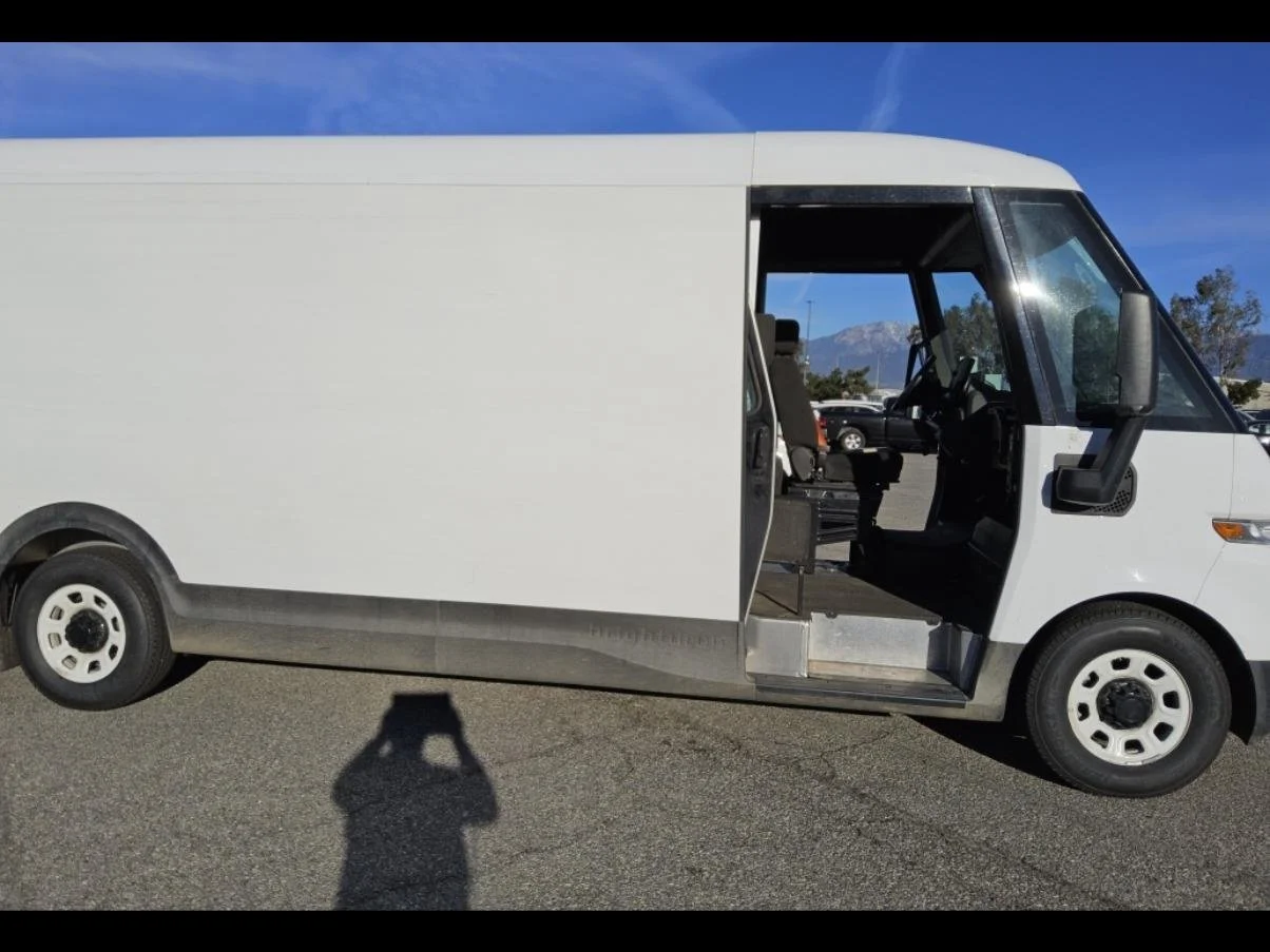 Used 2023 Oyster White BrightDrop EJY image 19