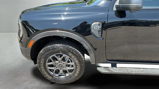Used 2024 Black Ford XLT image 38