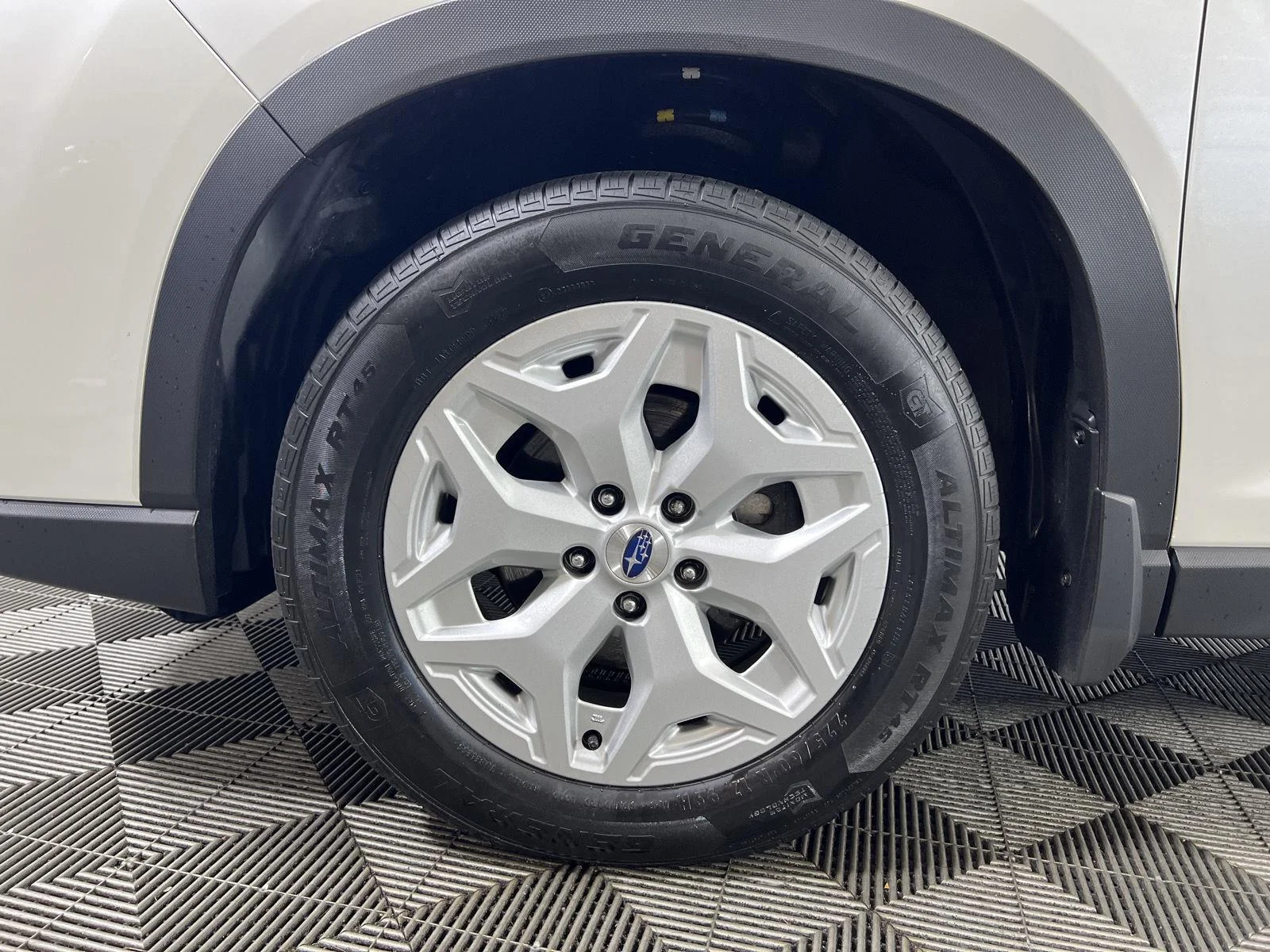 Used 2020  Subaru BASE image 28