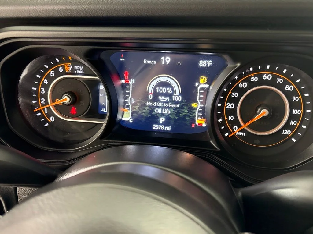 Used 2025 White Jeep Mojave image 34