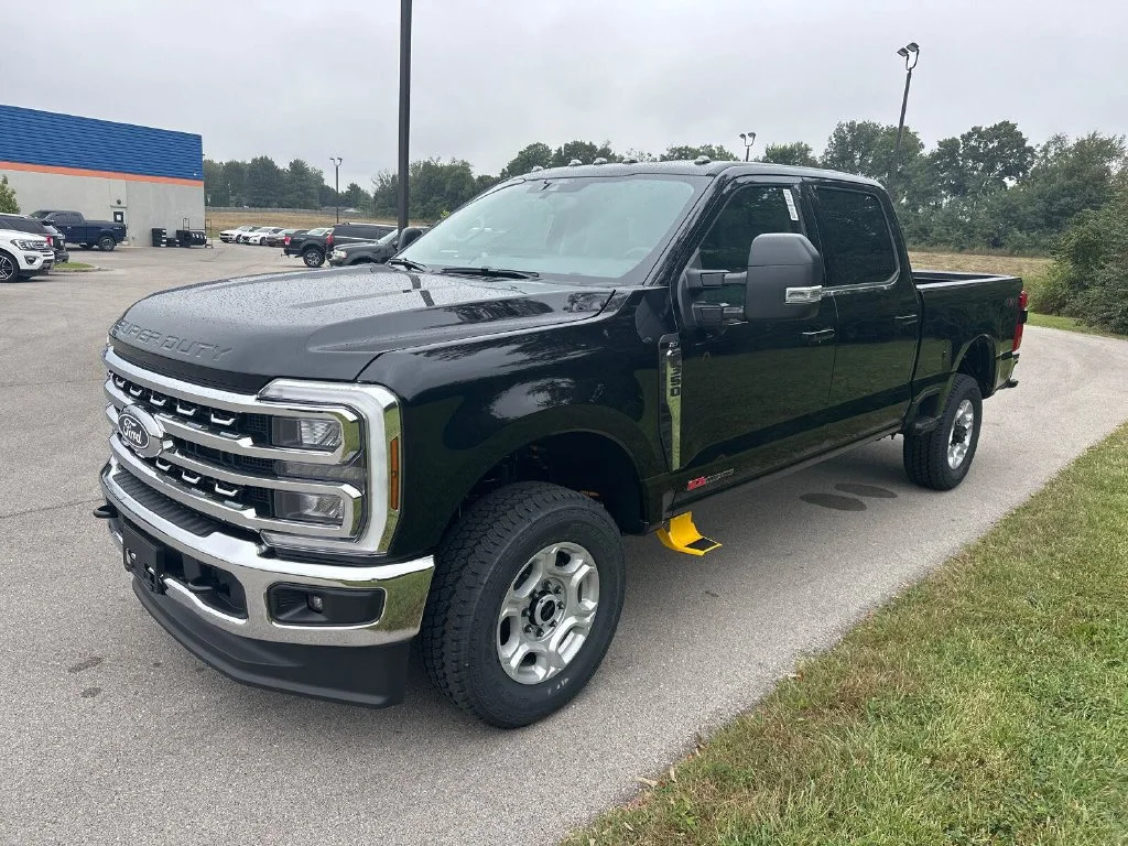 New 2027 Black Ford XLT image 3