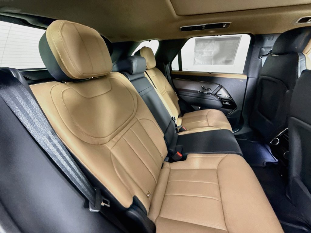 New 2027 Borasco Grey Land Rover Dynamic SE image 27