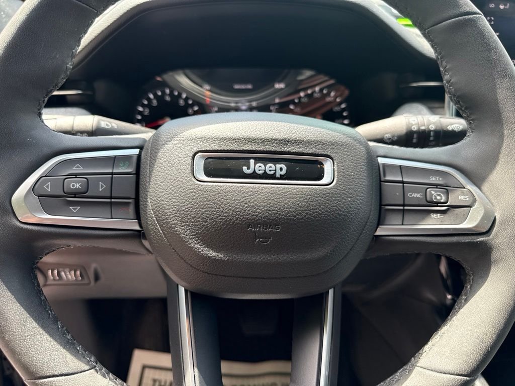 Used 2023 Black Jeep Latitude image 25