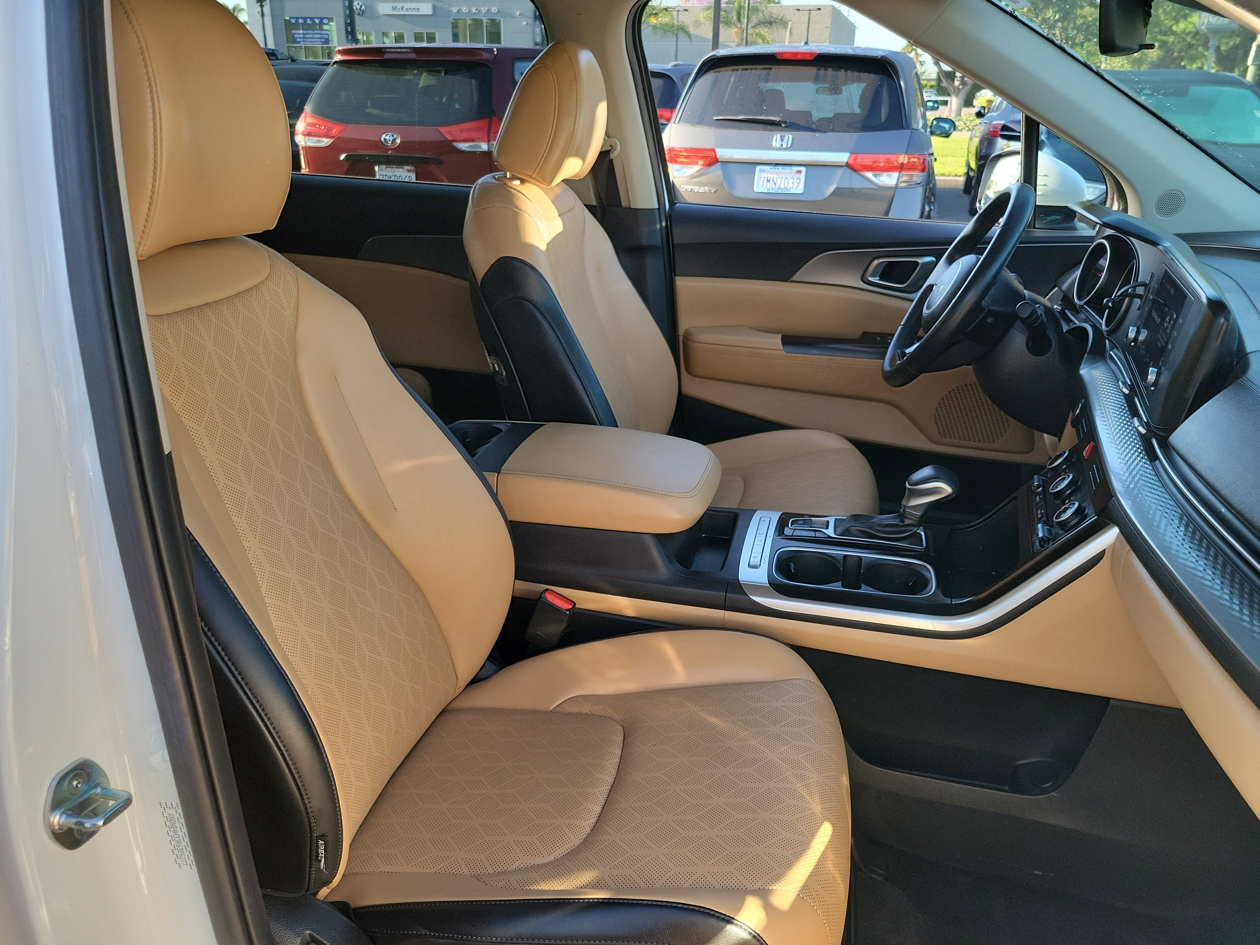 2024 Kia Carnival LX Seat Pkg - Photo 17